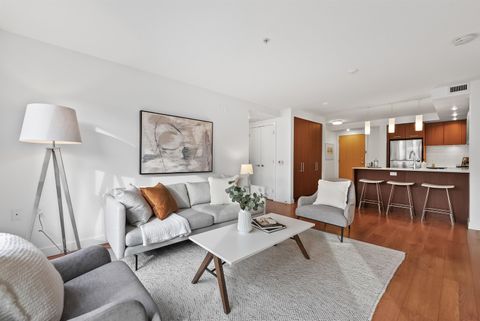 221 E 3rd Street 304 North Vancouver BC V7L 1C5