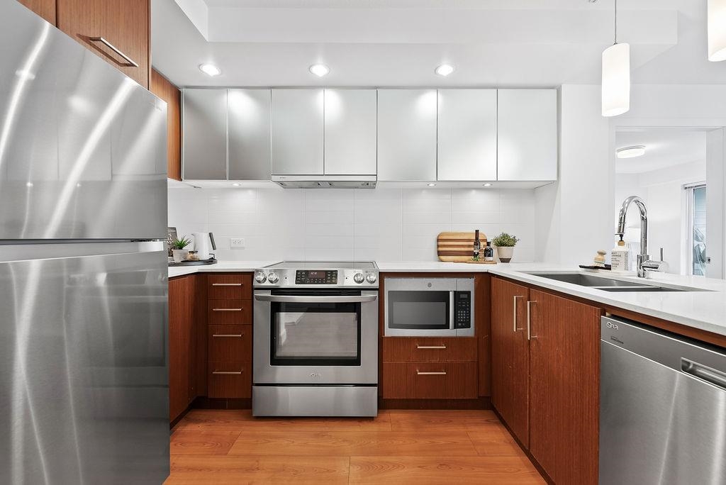 221 E 3rd Street 304