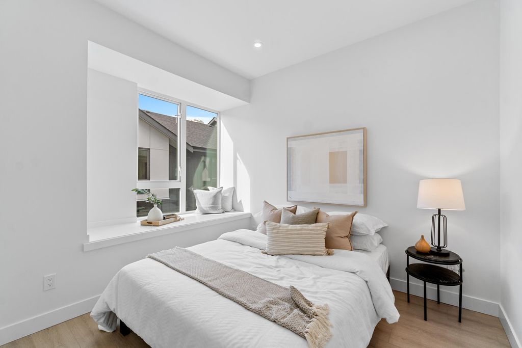 listing image 1104428847558292747