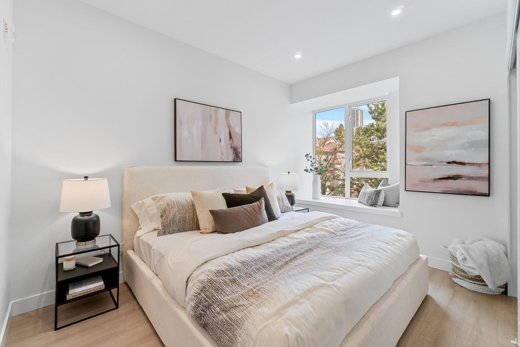 listing image 1109933714336429171
