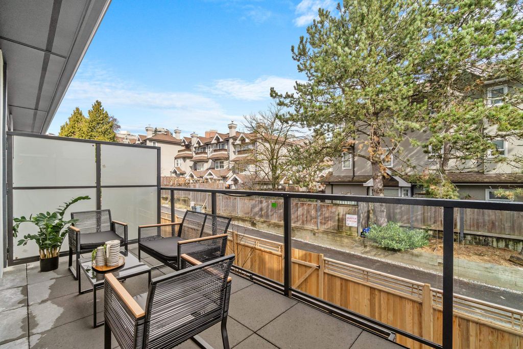 listing image 1104236852309633174