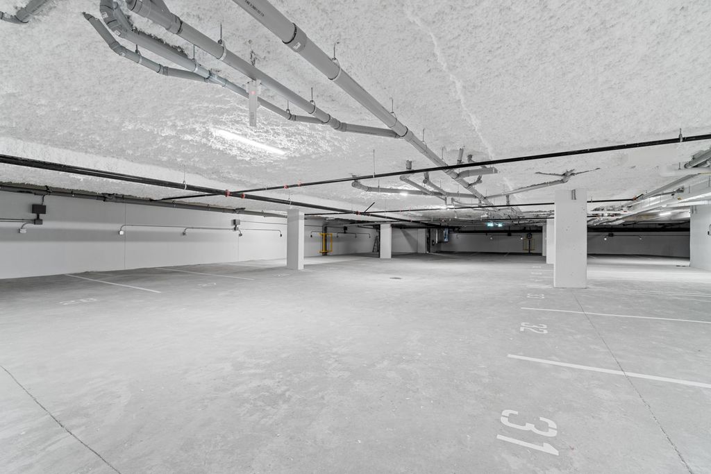 listing image 1106597147851775745