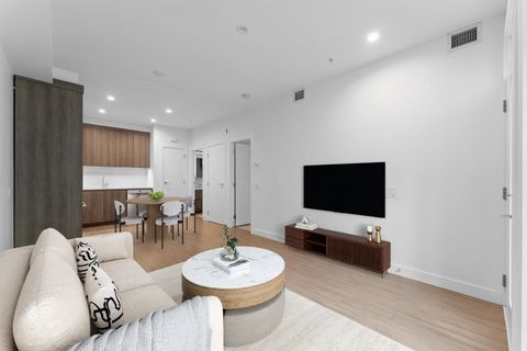 2060 Curling Road 111 North Vancouver BC V7P 0E1