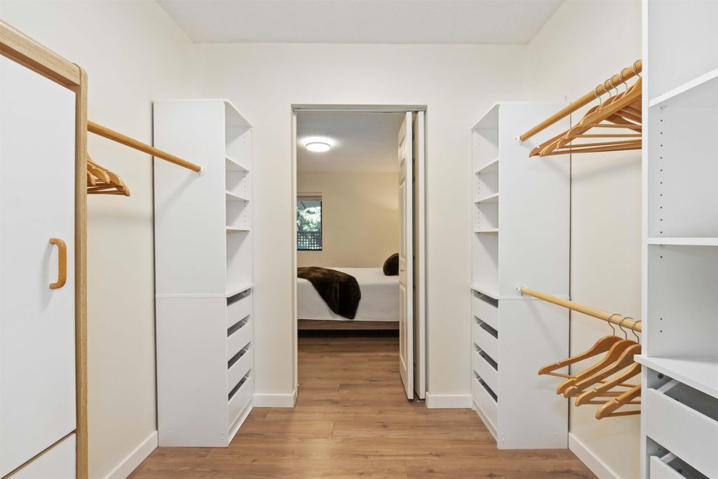 listing image 1104569901440153707
