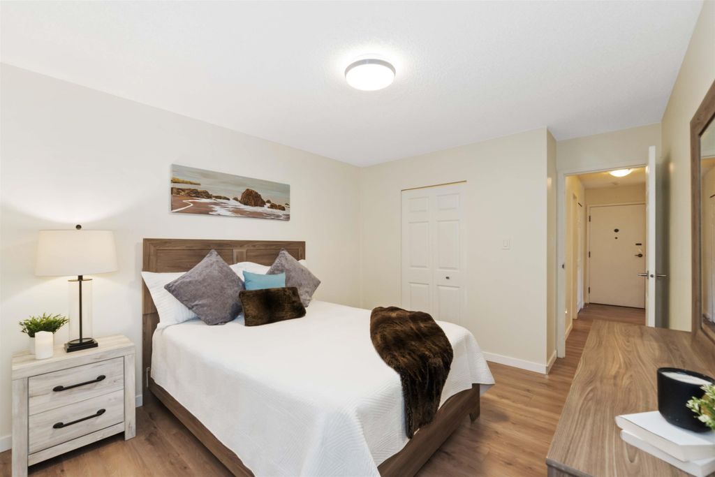 listing image 1101933098476822536