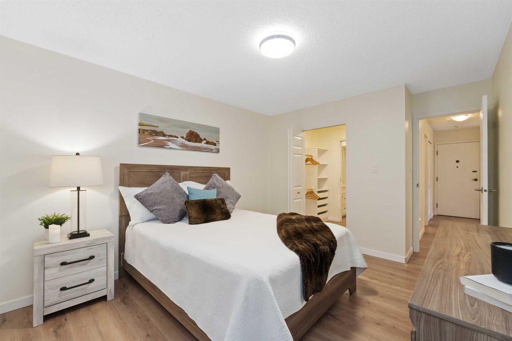 listing image 1107108316551366597