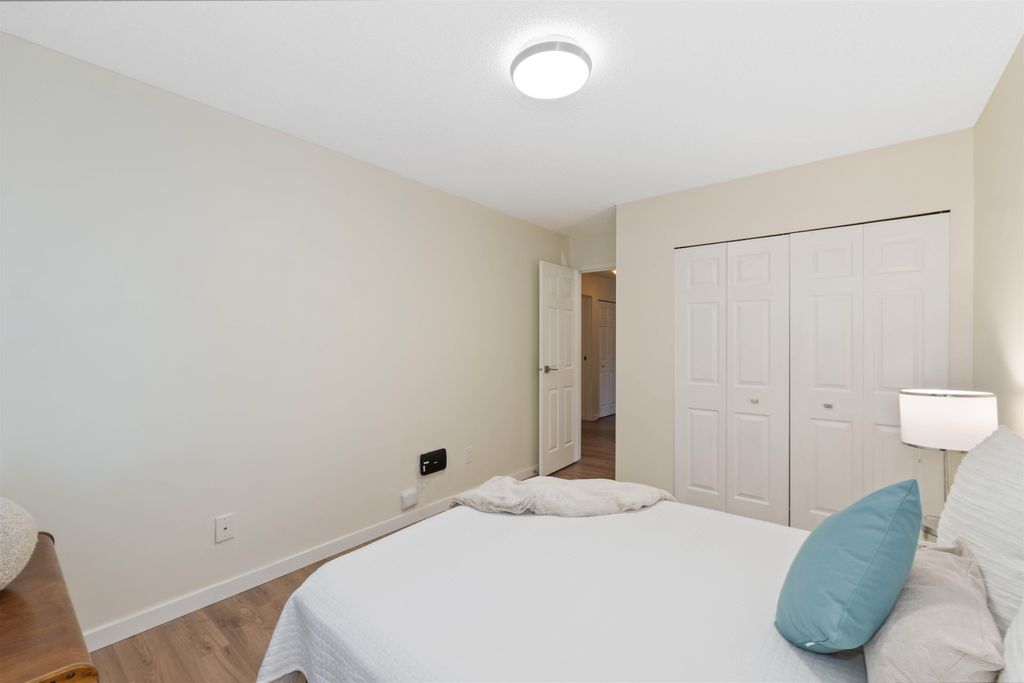 listing image 1104078789867094903