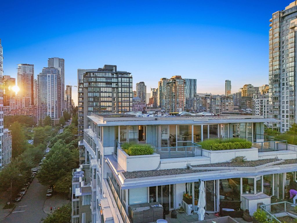 listing image 1106771104797634627