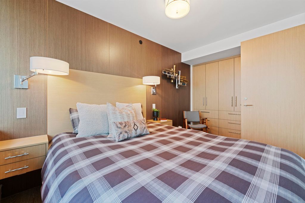 listing image 1109170795786714446