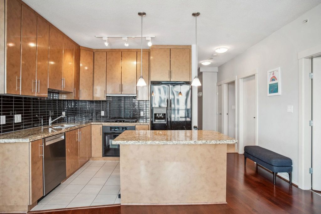 listing image 1106612102351138677