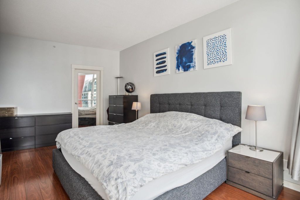 listing image 1104559264063691865
