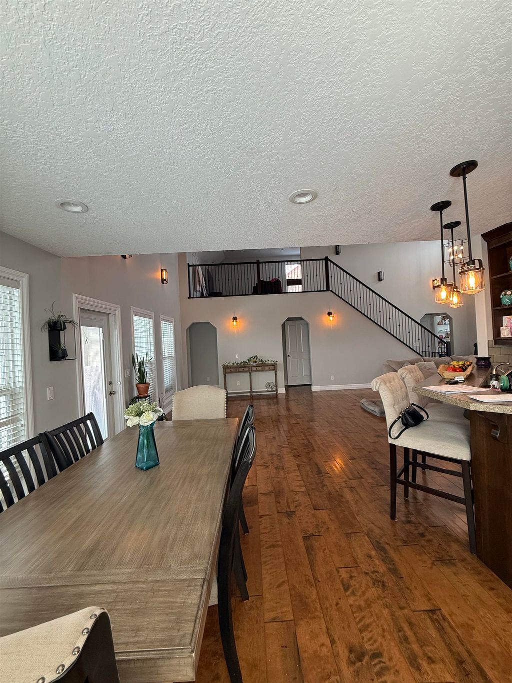 listing image 1107054243396324351