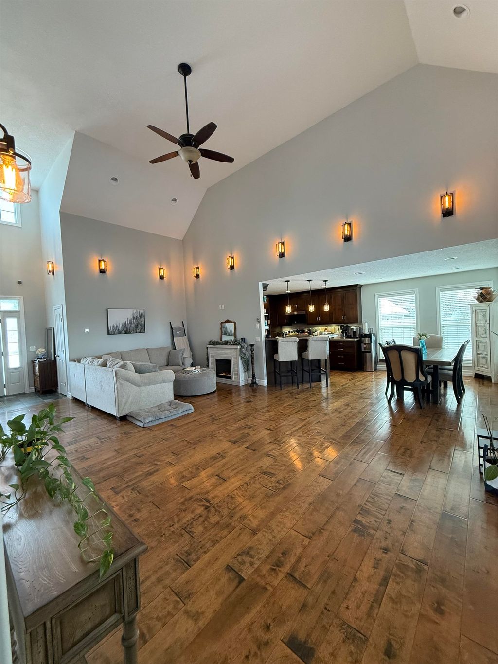 listing image 1101736186168661639