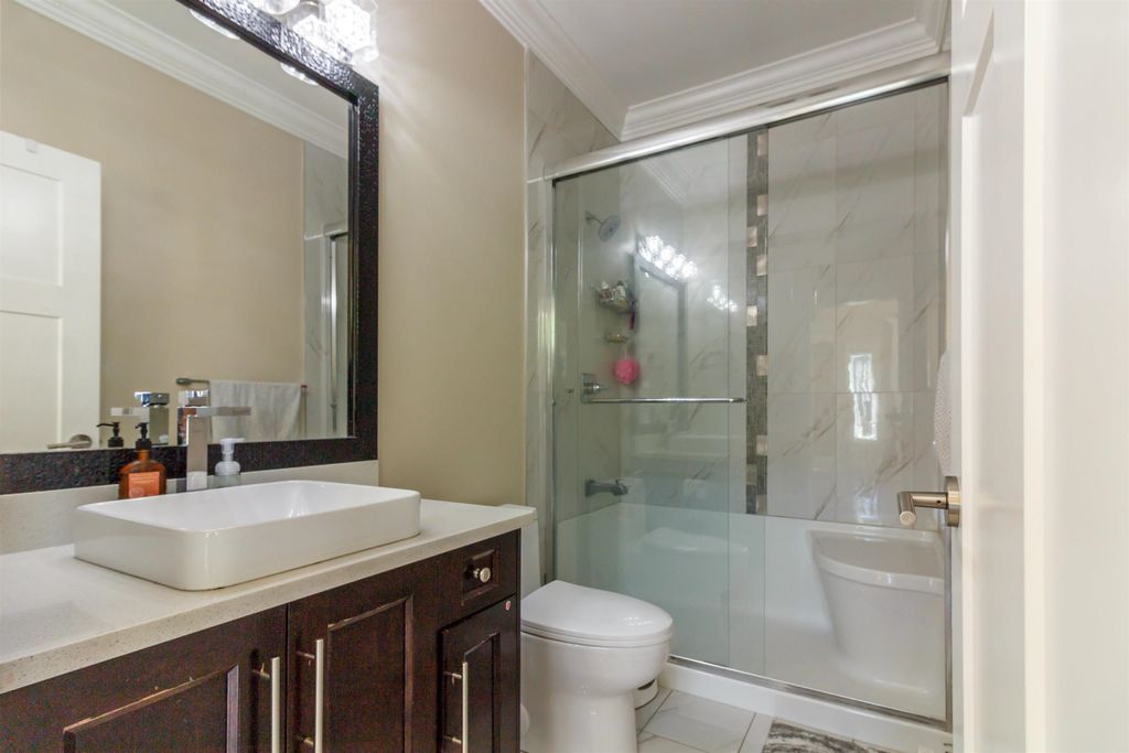 listing image 1106399428789566406