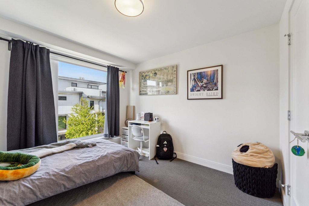 listing image 1109916201267495671