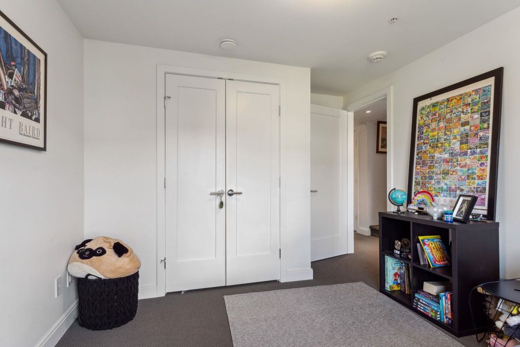 listing image 1101331561935552414