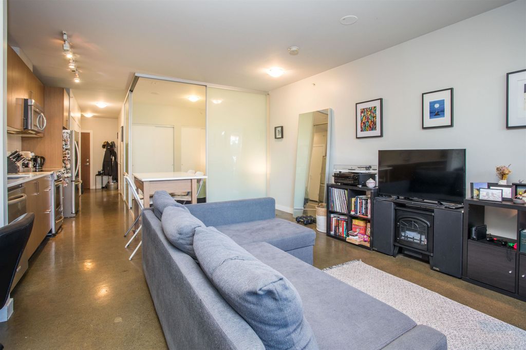 listing image 1104699910366593789