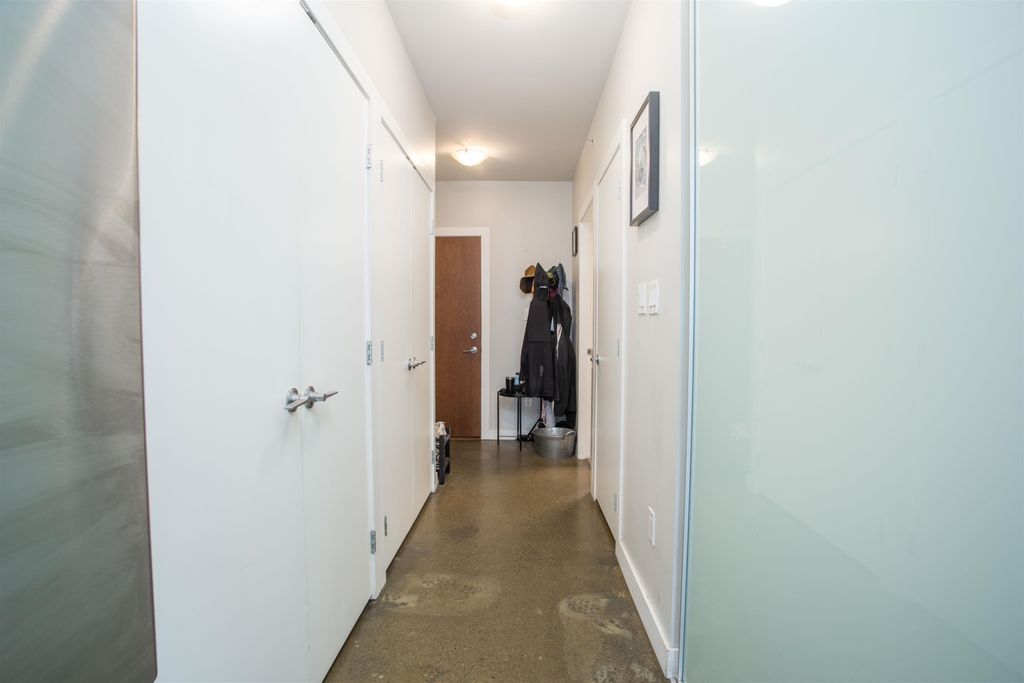 listing image 1109536381619869641