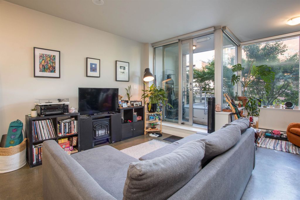 listing image 1100888108408141187
