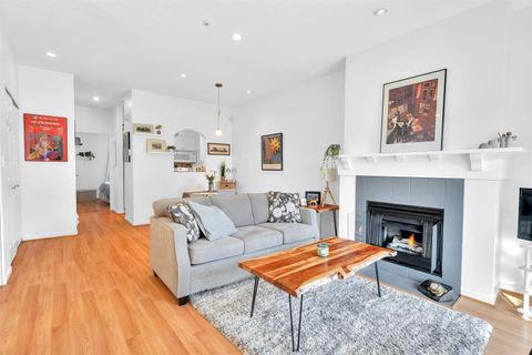 2422 Hawthorne Avenue 56 Port Coquitlam BC V3C 6K7