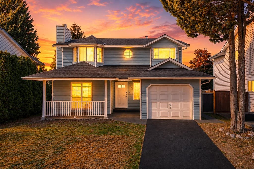 Photo of 23423 Sandpiper Avenue, Maple Ridge, BC V2X 9M4 (MLS # R3155335)