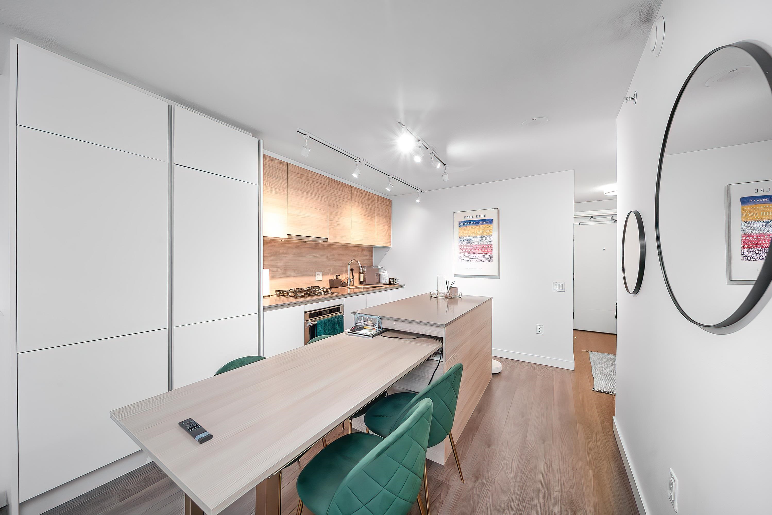 988 Quayside Drive 710