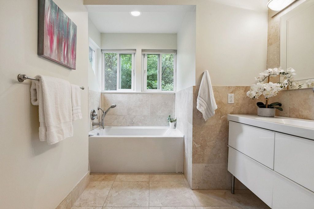 listing image 1108499600345017524