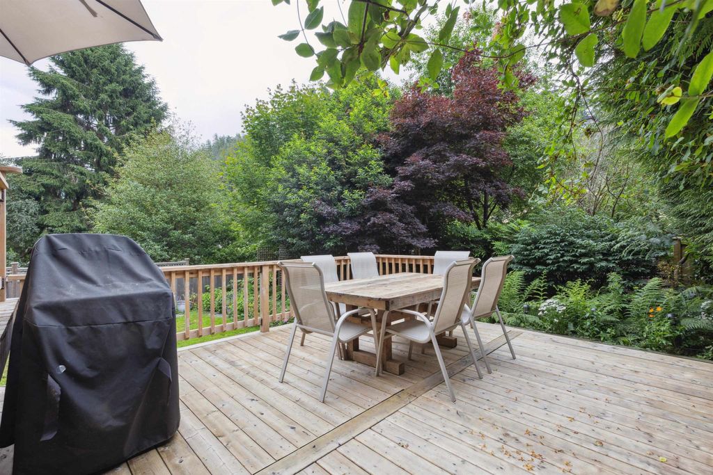 listing image 1106616559855168200
