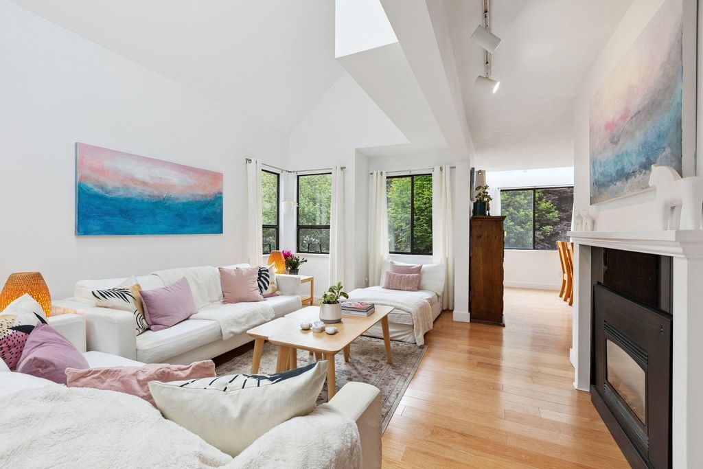listing image 1104017142147819329