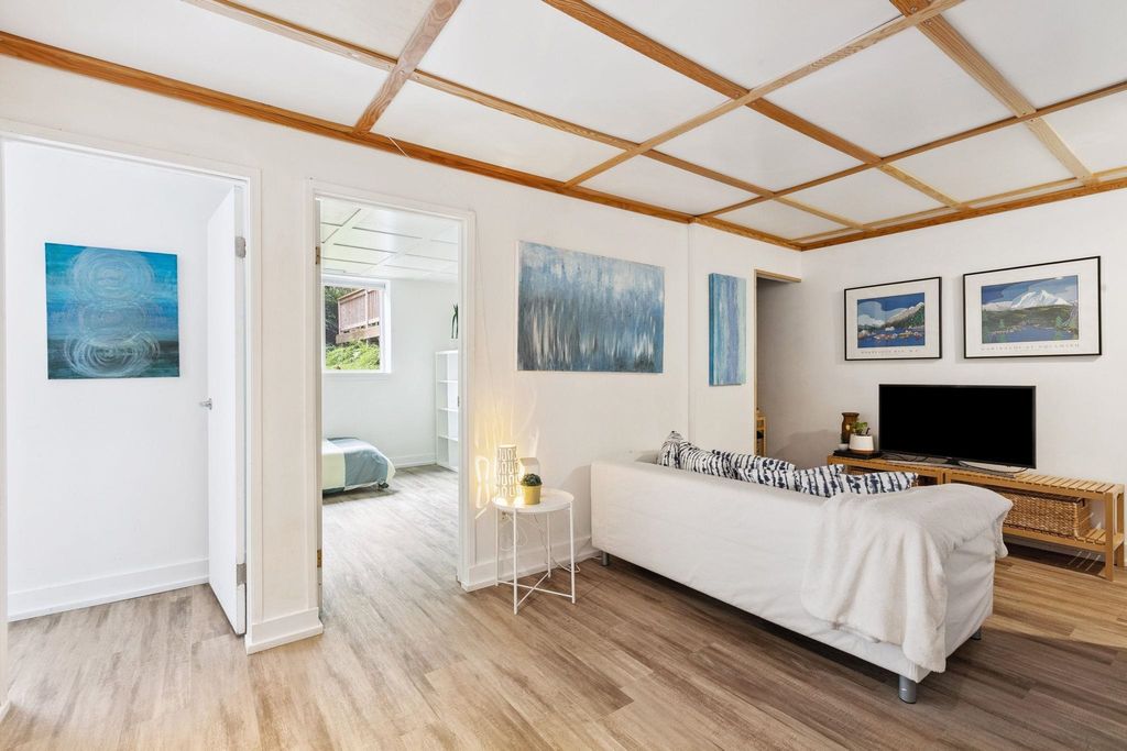 listing image 1101579909369824678