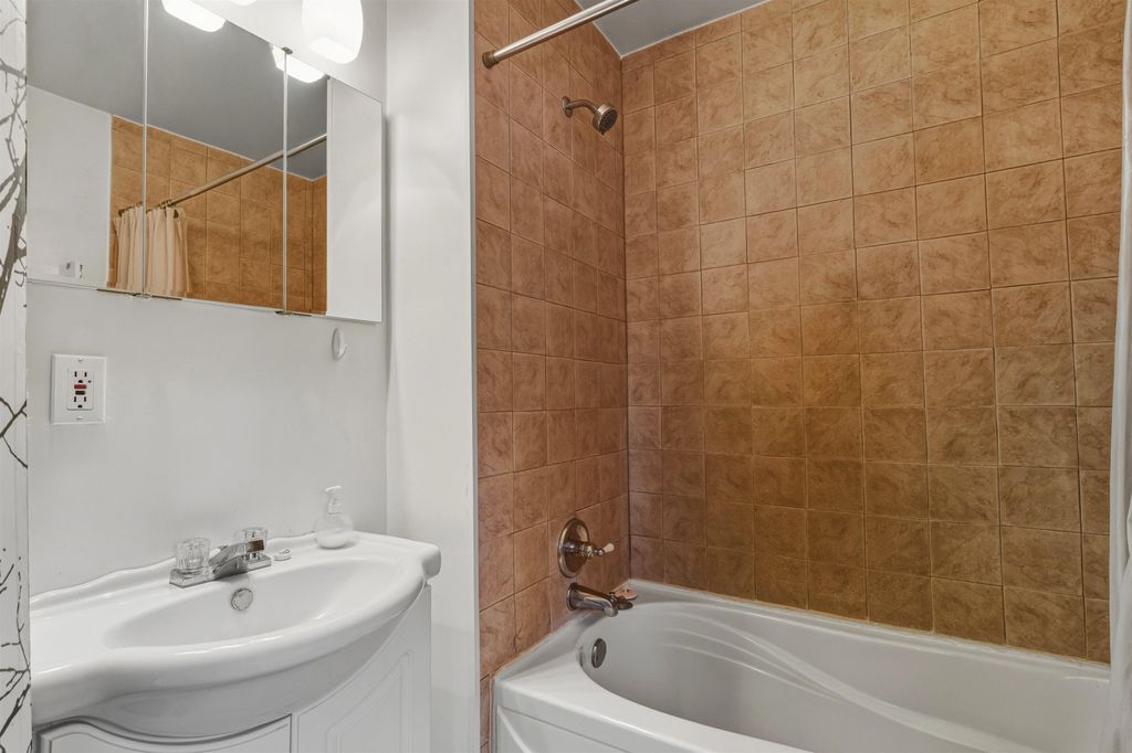 listing image 1105801307043536885