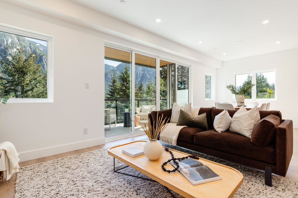 listing image 1100762354121926279