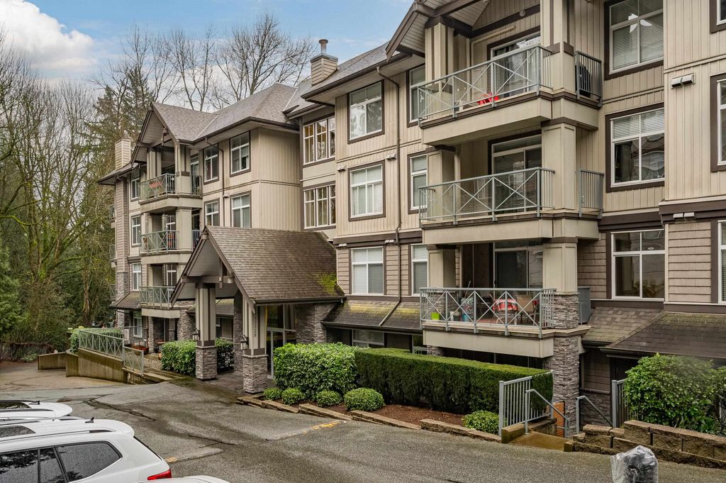 Photo of 33328 E Bourquin Crescent #204, Abbotsford, BC V2S 1Y1 (MLS # R3096605)