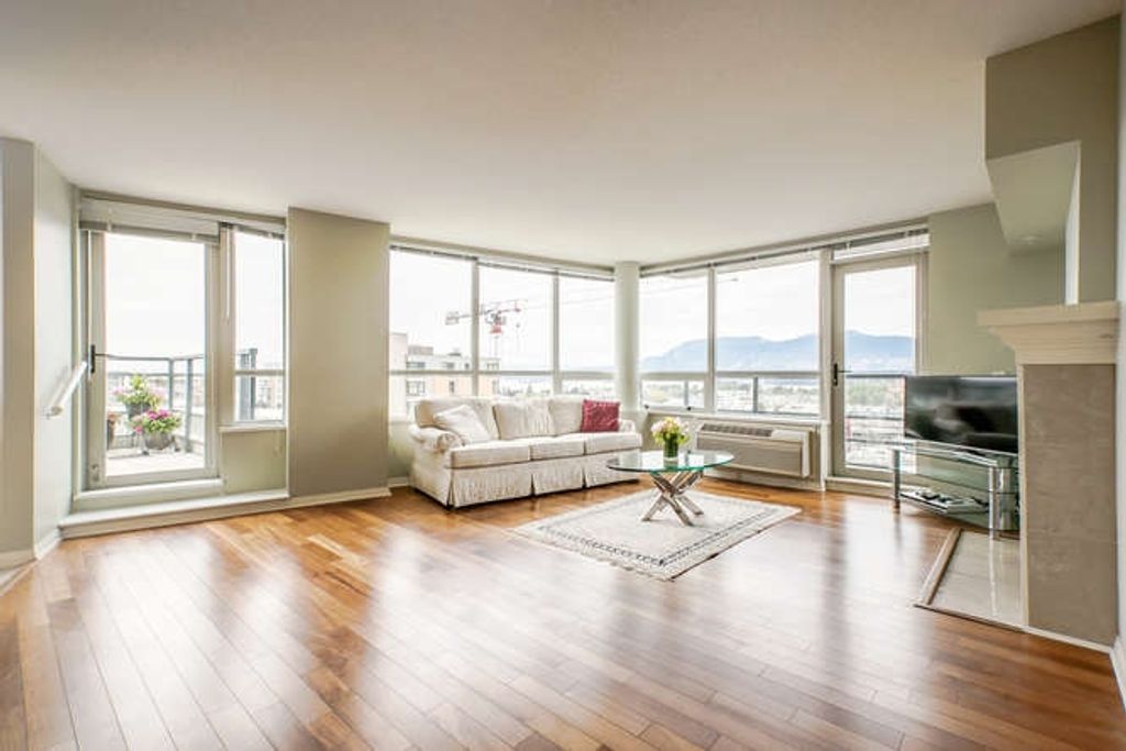listing image 1103815239522458099