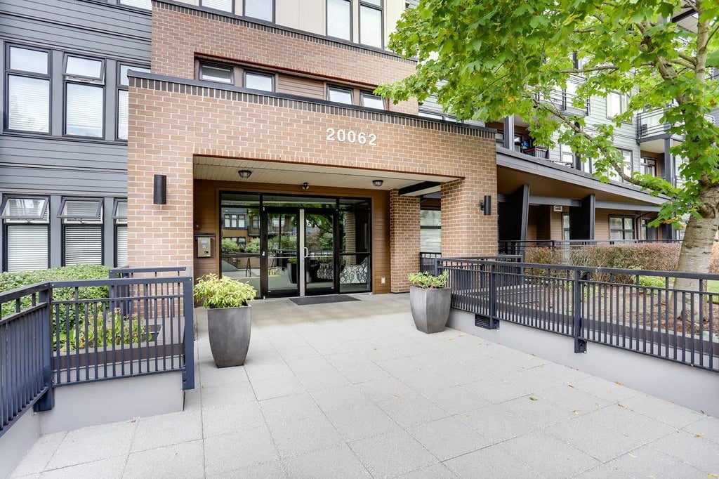 Photo of 20062 Fraser Highway #408, Langley, BC V3A 0E6 (MLS # R3165690)