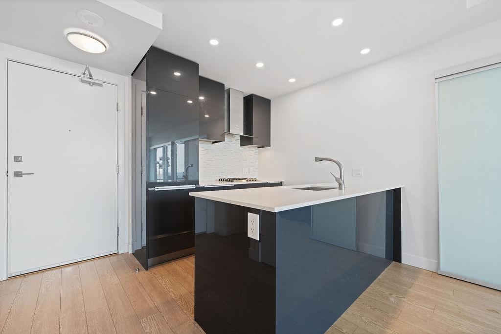 1283 Howe Street 2904