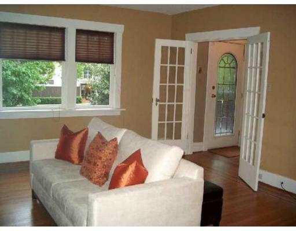 listing image 1109880234667979037