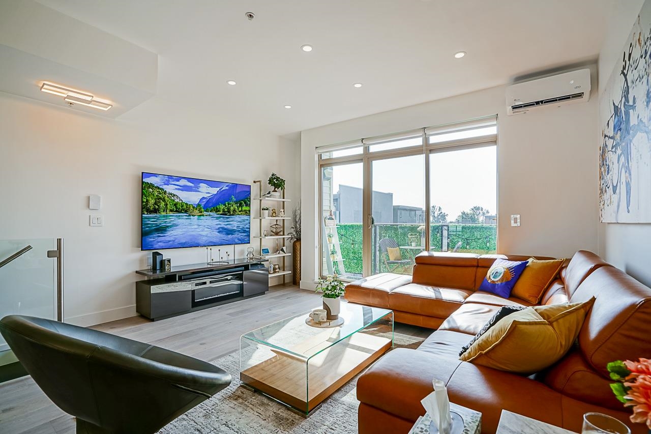 728 W 14th Street 76