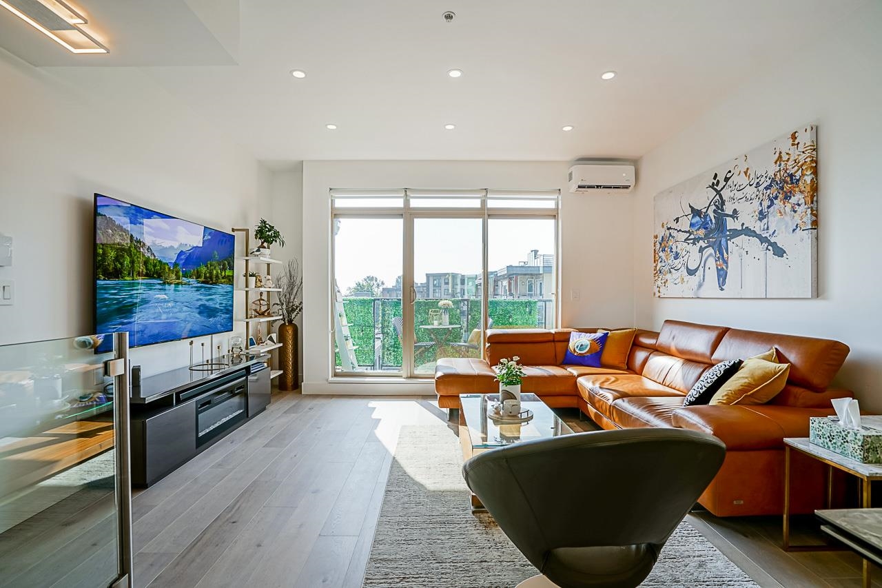 728 W 14th Street 76