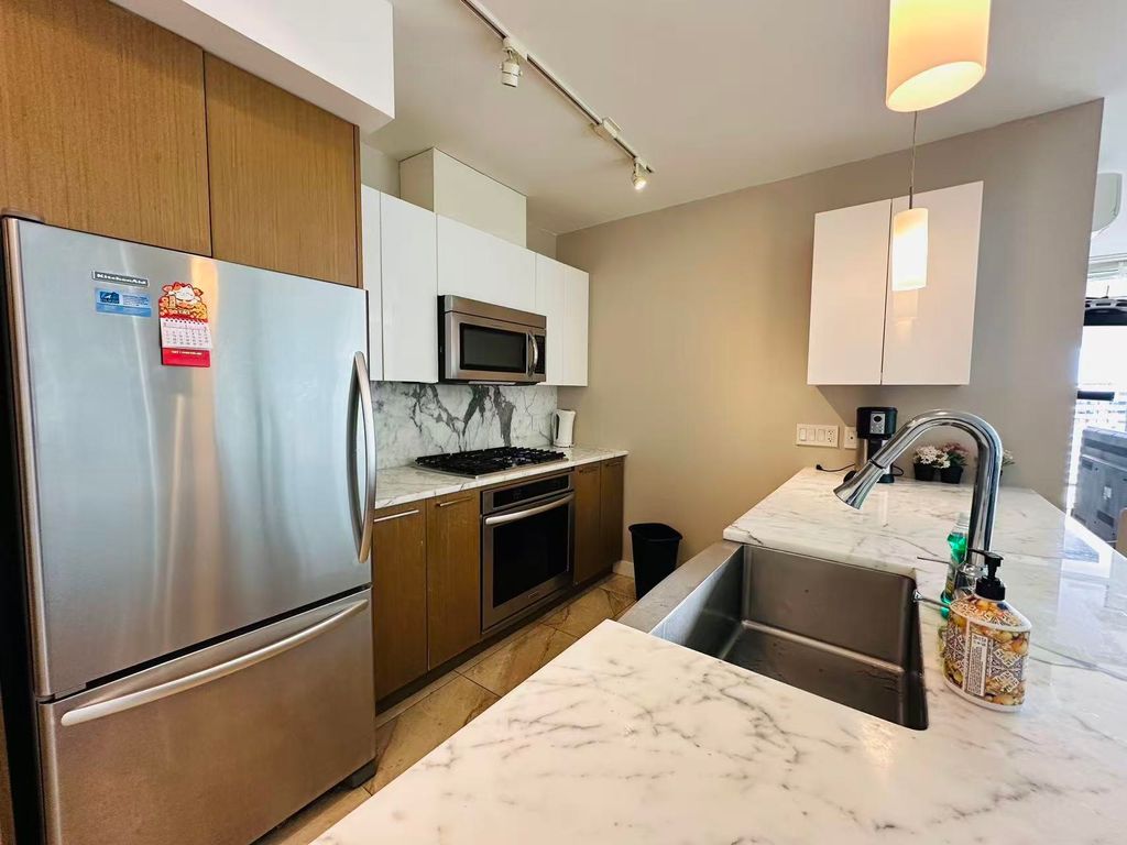 listing image 1106303169457776625