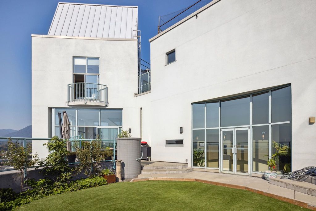 listing image 1100707135323759960