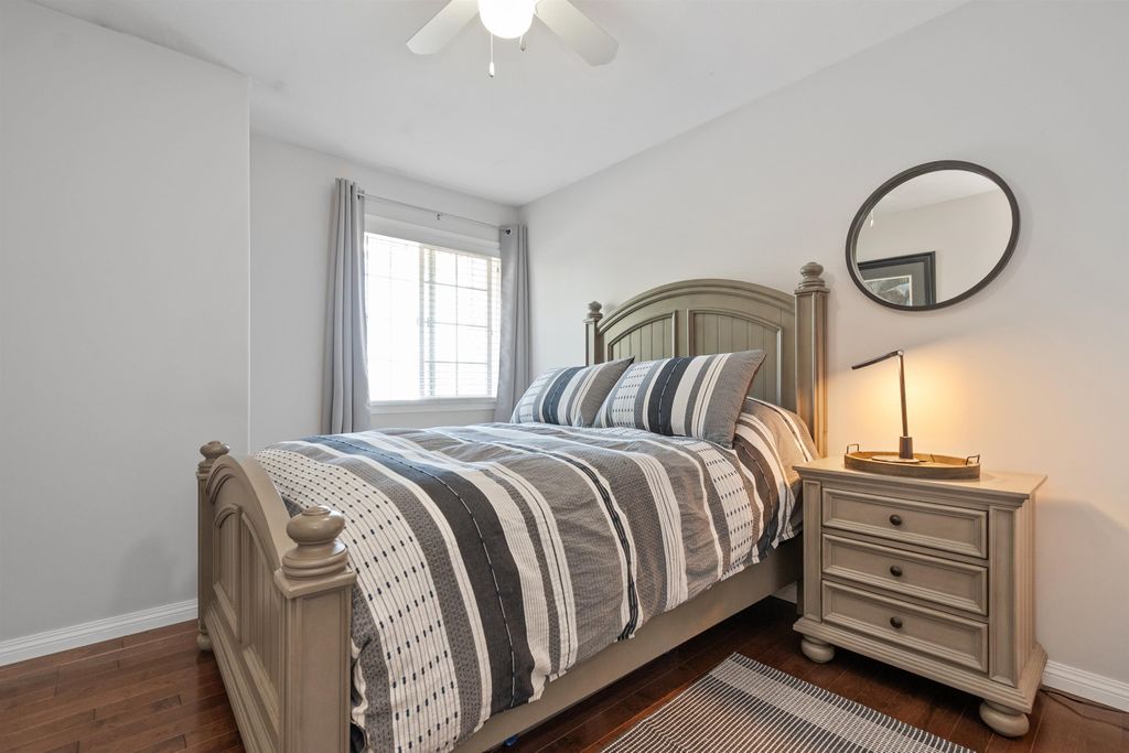 listing image 1104767525841209283
