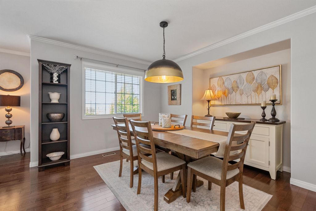 listing image 1100277414352102665