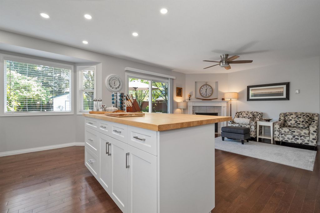 listing image 1101625396428628223