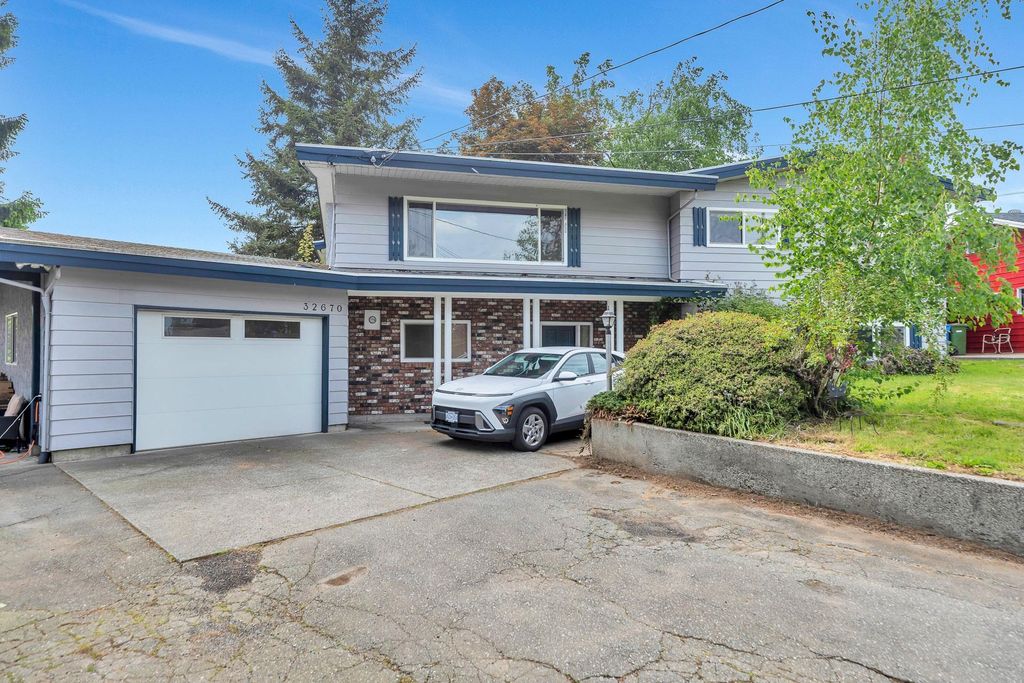 Photo of 32670 Avalon Crescent, Abbotsford, BC V2T 3S6 (MLS # R3148978)