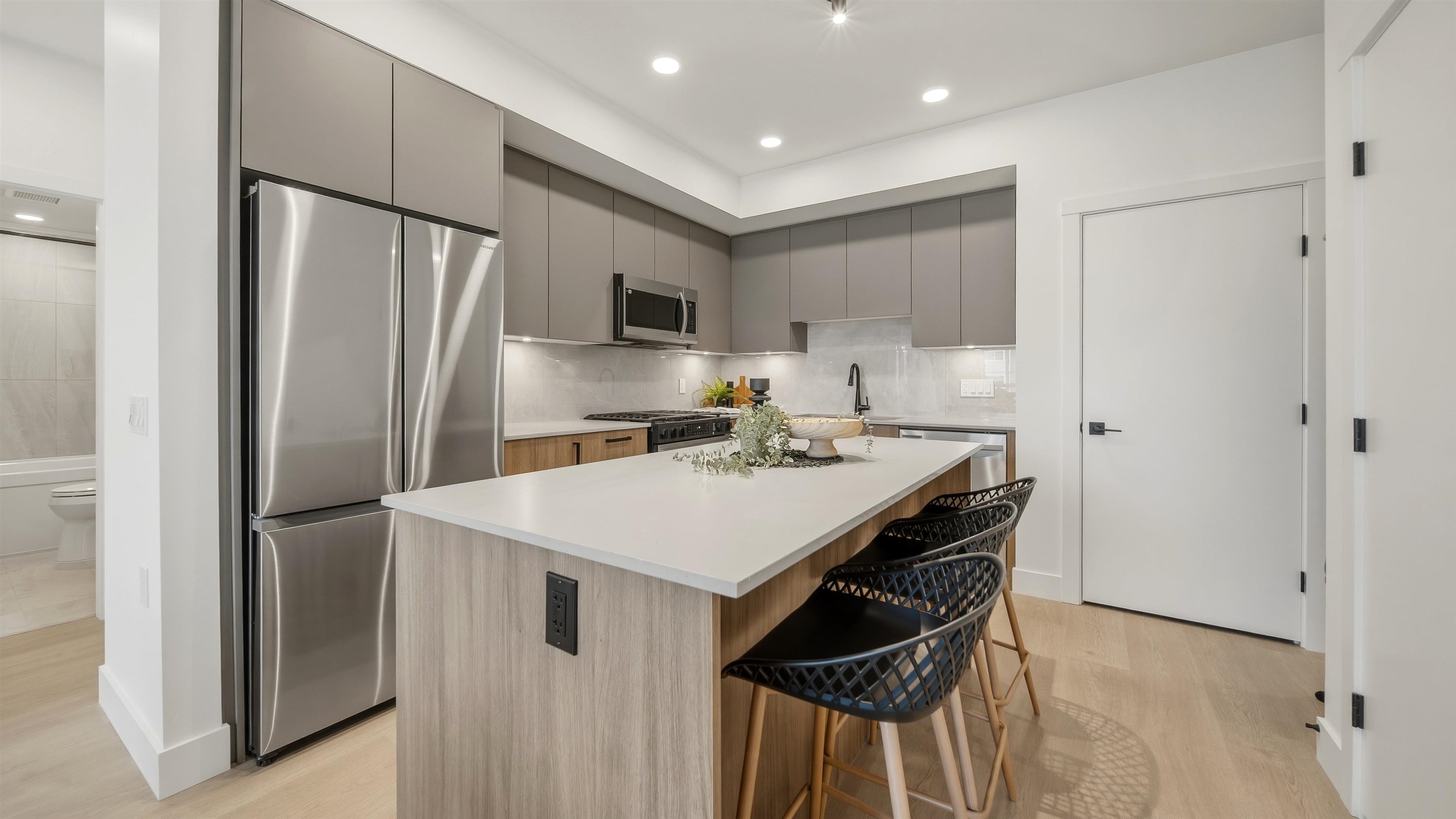 8230 208b Avenue B211