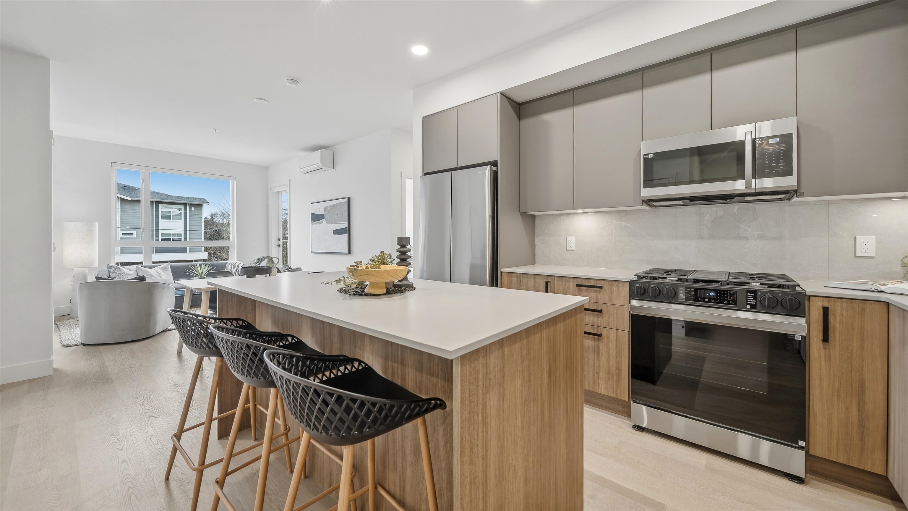 8230 208b Avenue B211