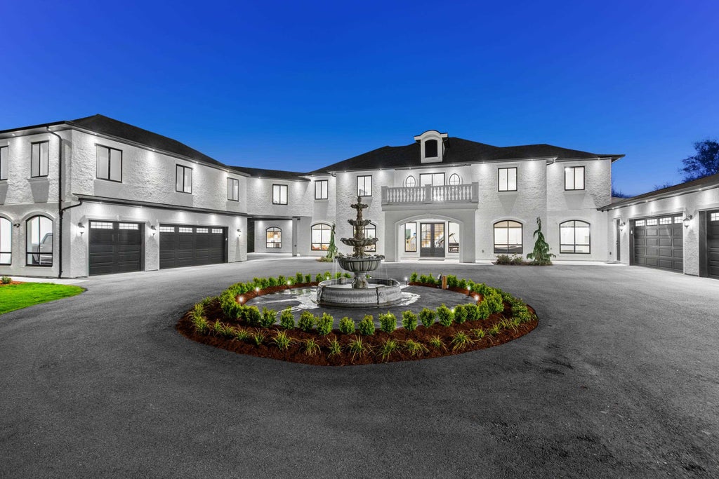 Photo of 606 202 Street #2, Langley, BC V2Z 1V7 (MLS # R3166464)