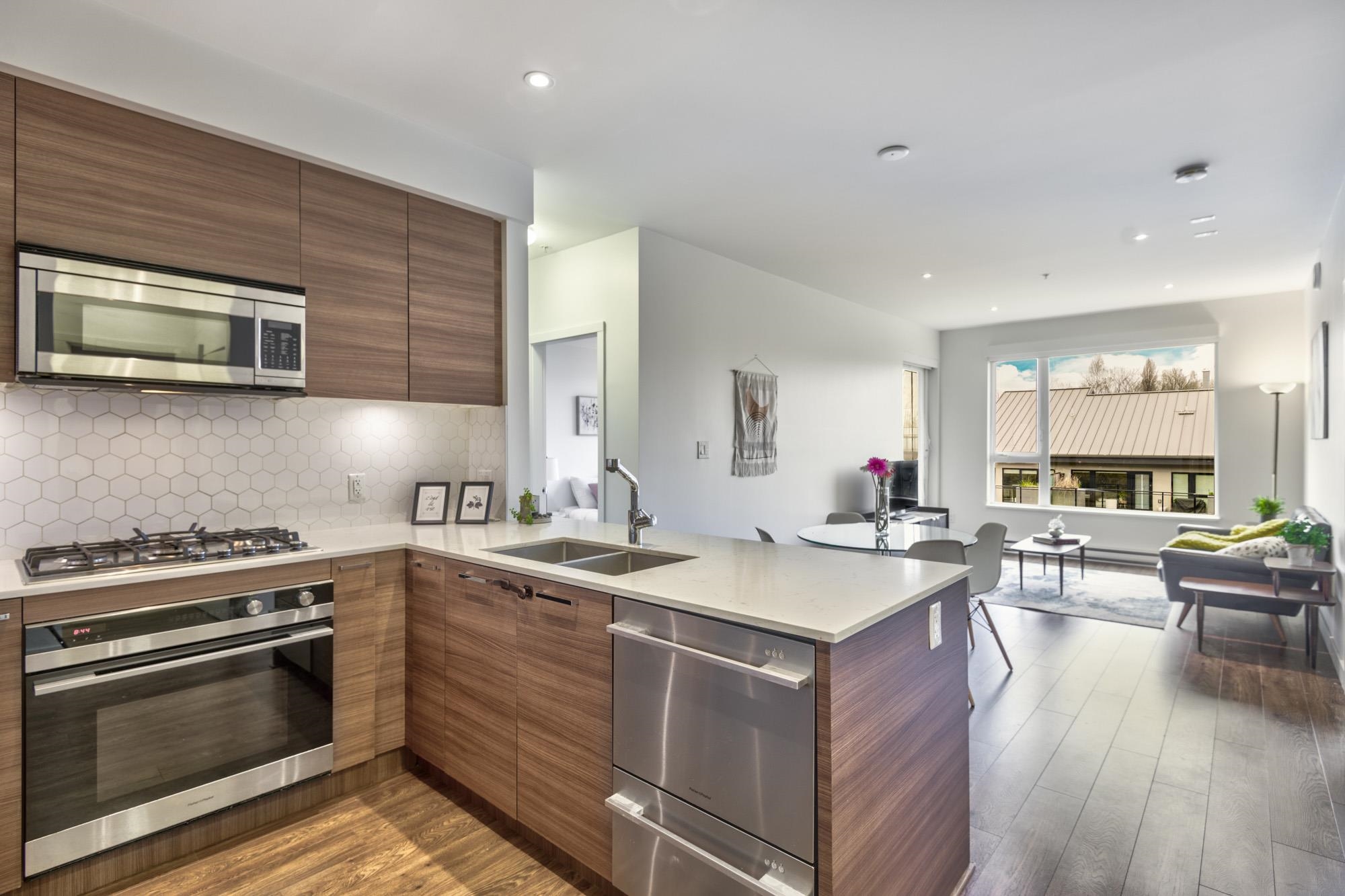 1061 Marine Drive 402