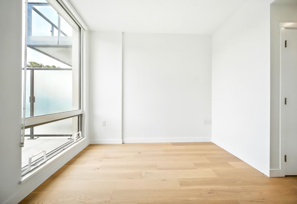 listing image 1104517894961013941